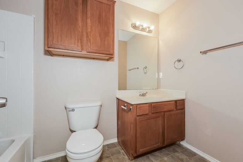 2,565/Mo, 509 Covent Garden Pl Midlothian, TX 76065 Bathroom View
