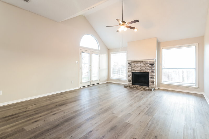 1,855/Mo, 138 Woodcreek Dr Rockwall, TX 75032 Living Room View 2