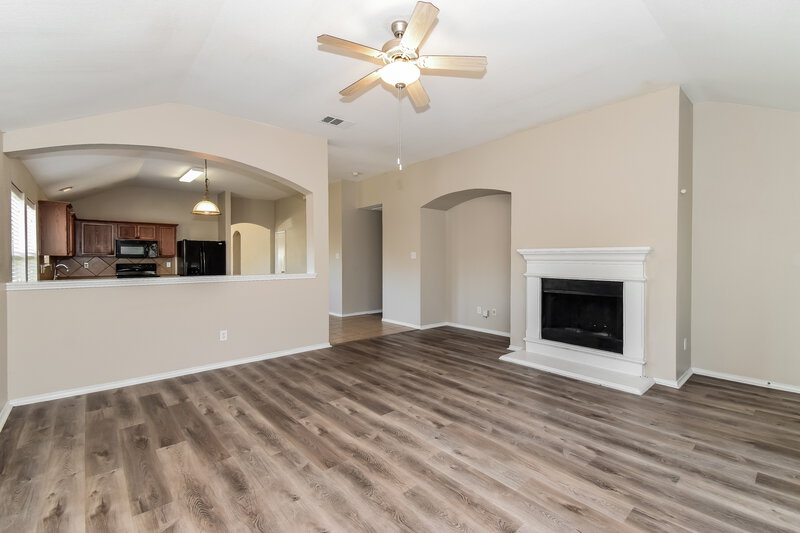 2,190/Mo, 404 Sandy Ln Royse City, TX 75189 Living Room View 2