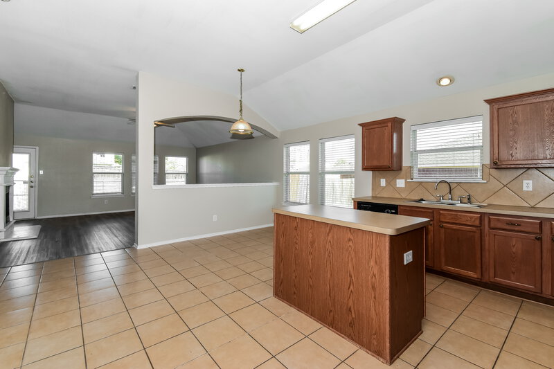 2,190/Mo, 404 Sandy Ln Royse City, TX 75189 Kitchen View