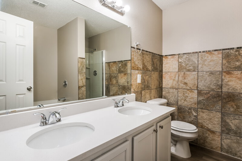 2,240/Mo, 1405 Anna Lea Ln Burleson, TX 76028 Bathroom View