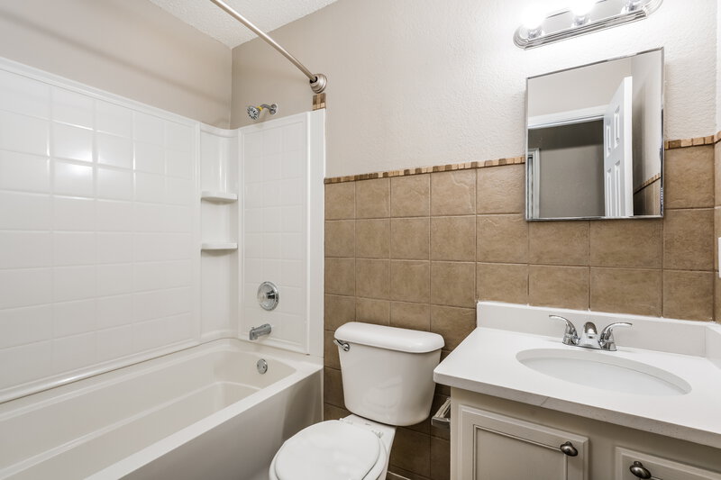 2,240/Mo, 1405 Anna Lea Ln Burleson, TX 76028 Bathroom View 2
