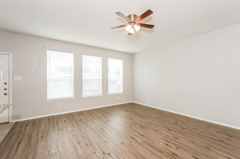 1,980/Mo, 300 Mystic River Trl Fort Worth, TX 76131 Living Room View 3