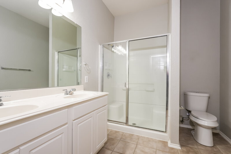 1,980/Mo, 300 Mystic River Trl Fort Worth, TX 76131 Main Bathroom View