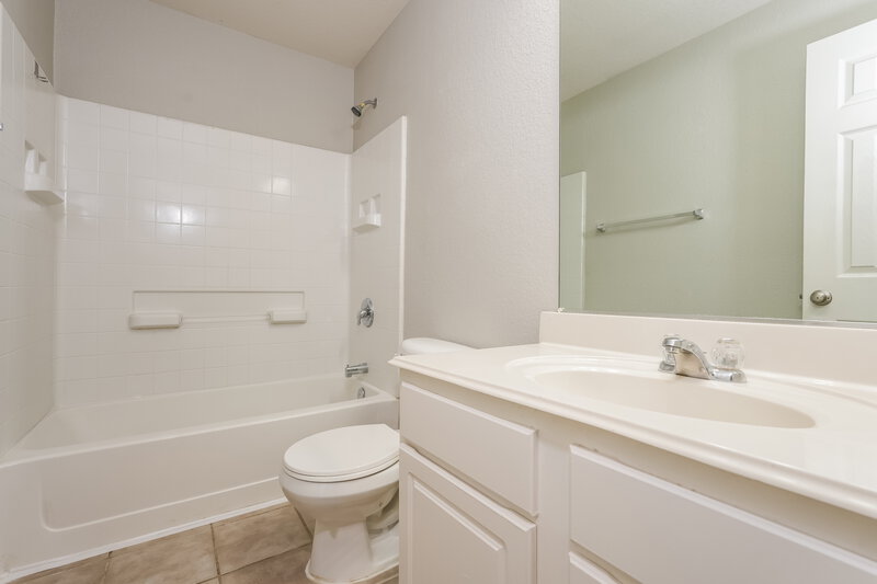 1,980/Mo, 300 Mystic River Trl Fort Worth, TX 76131 Bathroom View