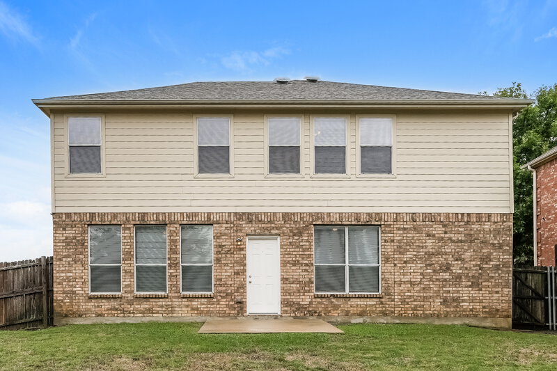 1,980/Mo, 300 Mystic River Trl Fort Worth, TX 76131 Rear View 2