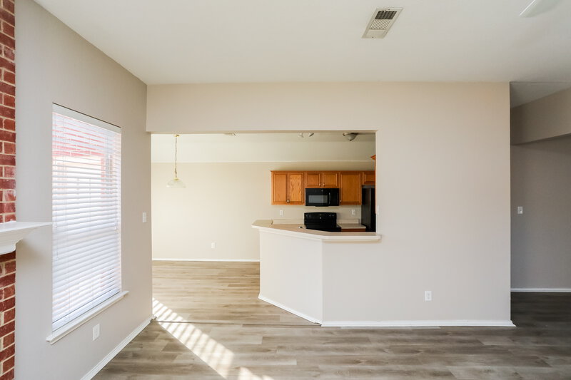 2,495/Mo, 920 Pecan Trl Cedar Hill, TX 75104 Living Room View 2