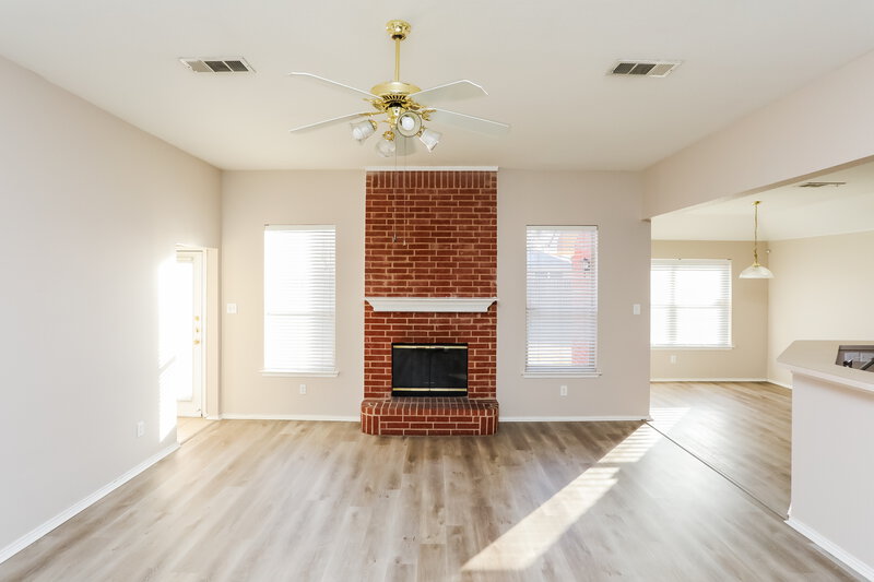 2,495/Mo, 920 Pecan Trl Cedar Hill, TX 75104 Living Room View 3