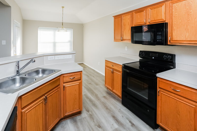 2,495/Mo, 920 Pecan Trl Cedar Hill, TX 75104 Kitchen View 2