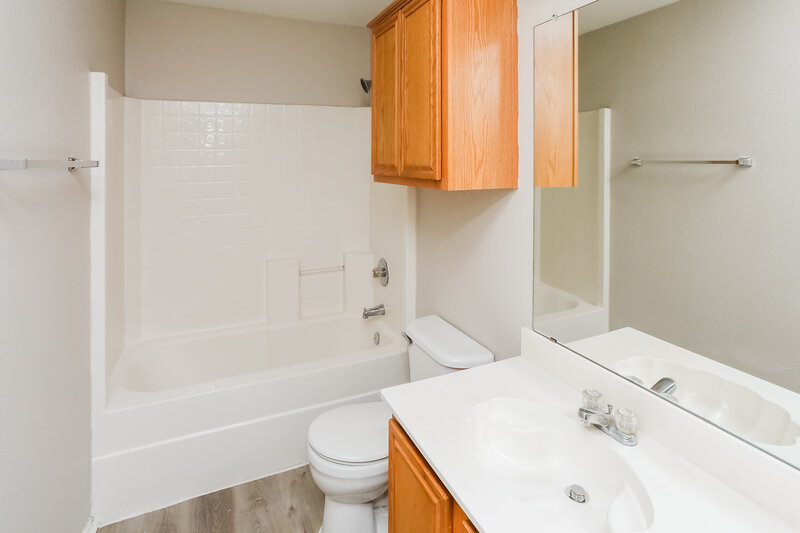 2,495/Mo, 920 Pecan Trl Cedar Hill, TX 75104 Bathroom View