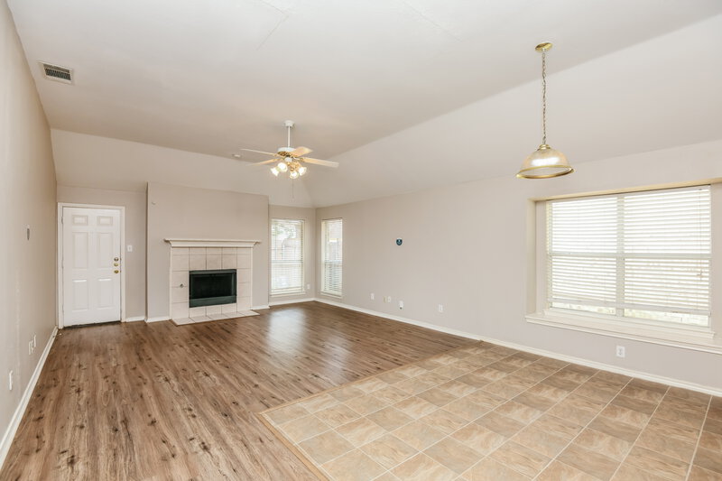1,900/Mo, 633 Crystal Brook Dr Saginaw, TX 76179 Living Room View 3