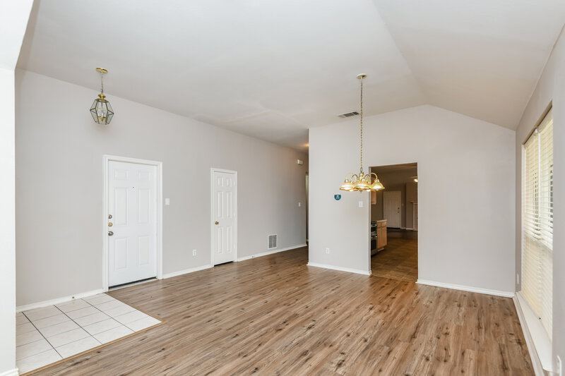 1,900/Mo, 633 Crystal Brook Dr Saginaw, TX 76179 Dining Room View 3