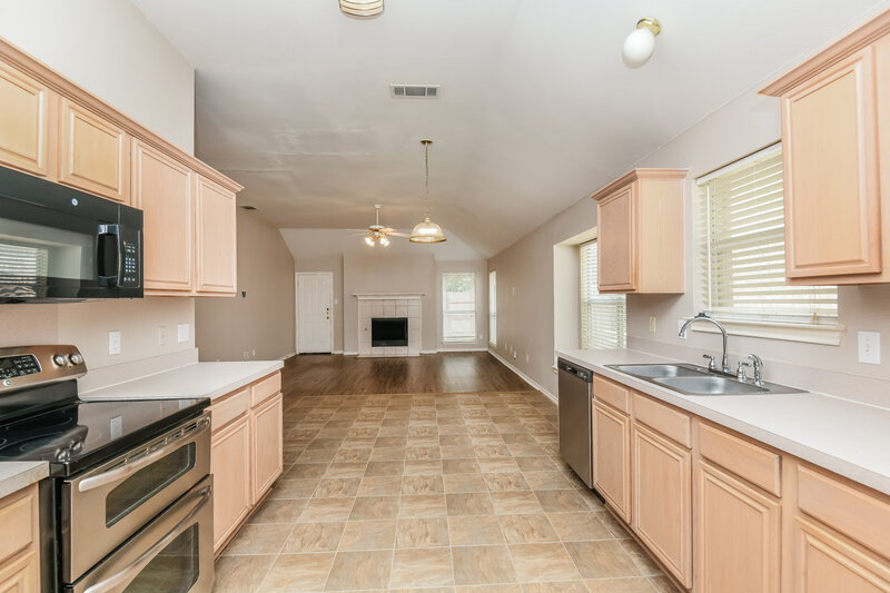 1,900/Mo, 633 Crystal Brook Dr Saginaw, TX 76179 Kitchen View