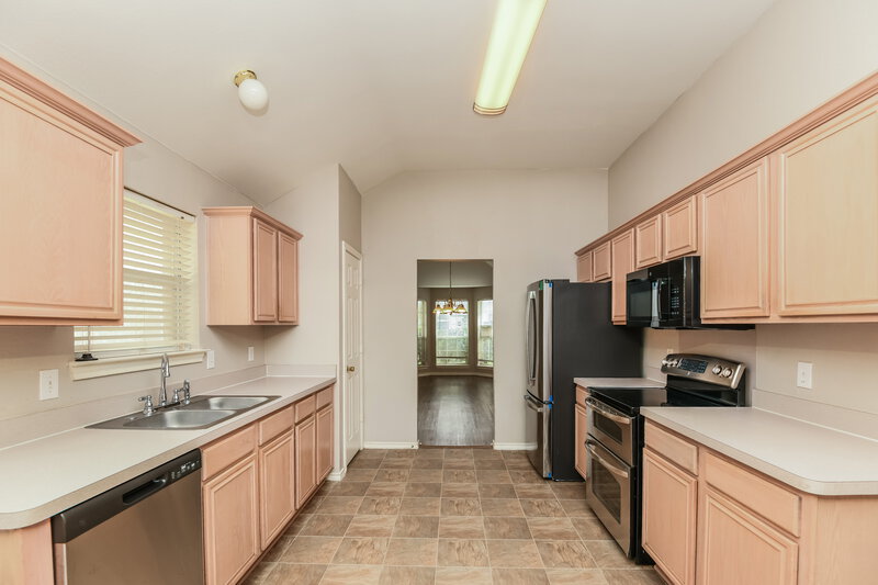 1,900/Mo, 633 Crystal Brook Dr Saginaw, TX 76179 Kitchen View 2