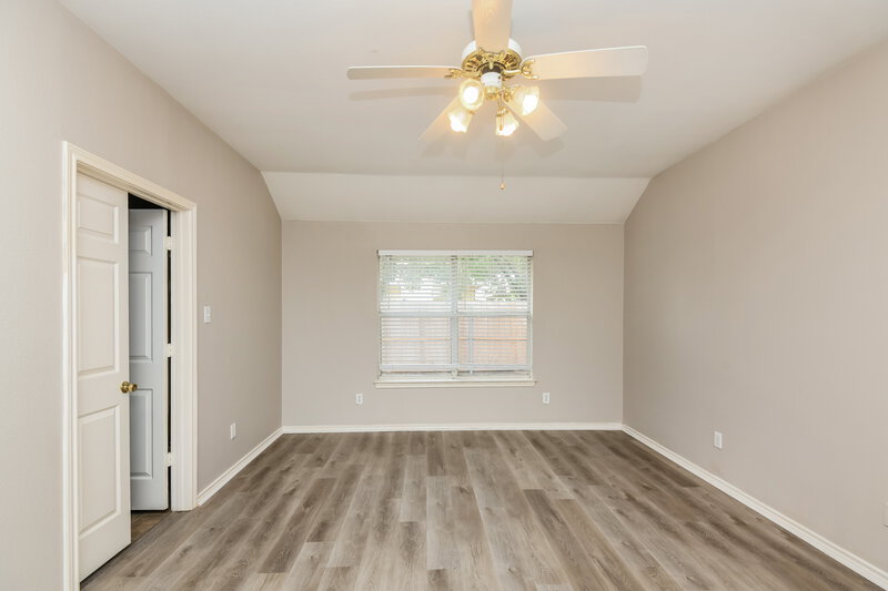 1,900/Mo, 633 Crystal Brook Dr Saginaw, TX 76179 Main Bedroom View