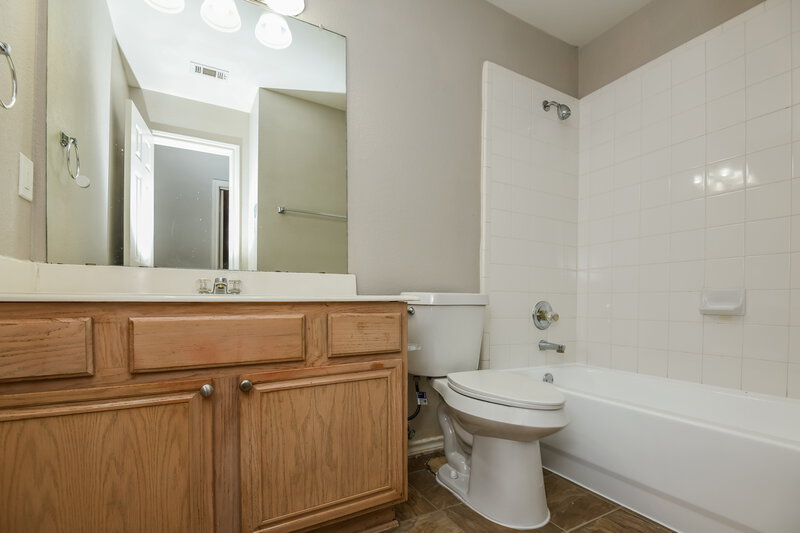 1,900/Mo, 633 Crystal Brook Dr Saginaw, TX 76179 Bathroom View