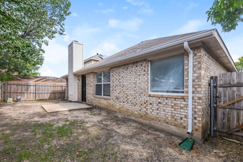 1,900/Mo, 633 Crystal Brook Dr Saginaw, TX 76179 Rear View