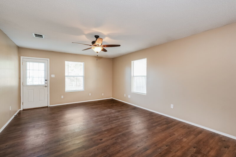 1,820/Mo, 512 Bailey St Saginaw, TX 76179 Living Room View