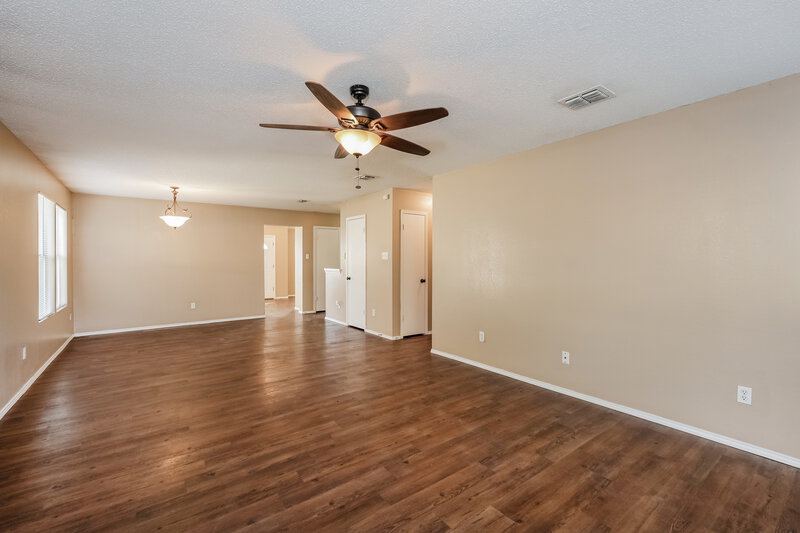 1,820/Mo, 512 Bailey St Saginaw, TX 76179 Living Room View 2
