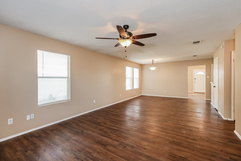 1,820/Mo, 512 Bailey St Saginaw, TX 76179 Living Room View 3