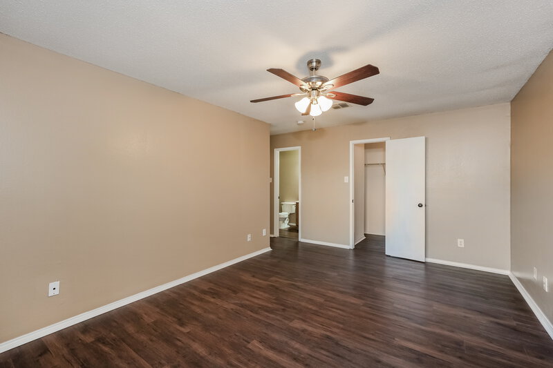 1,820/Mo, 512 Bailey St Saginaw, TX 76179 Main Bedroom View 2