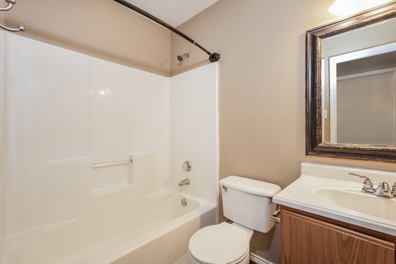 1,820/Mo, 512 Bailey St Saginaw, TX 76179 Bathroom View