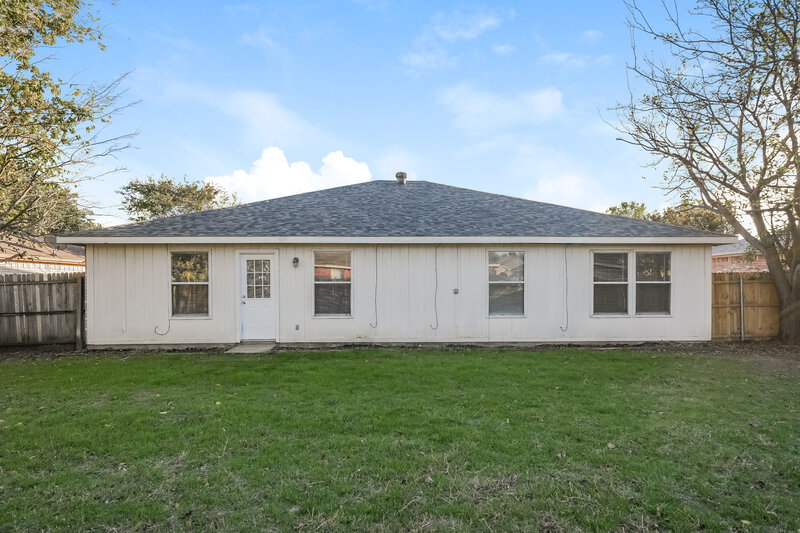 1,820/Mo, 512 Bailey St Saginaw, TX 76179 Rear View