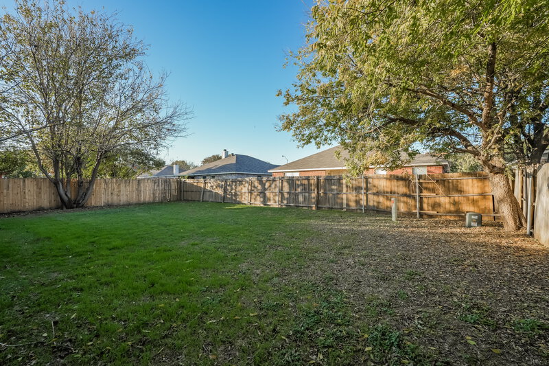 1,820/Mo, 512 Bailey St Saginaw, TX 76179 Backyard View