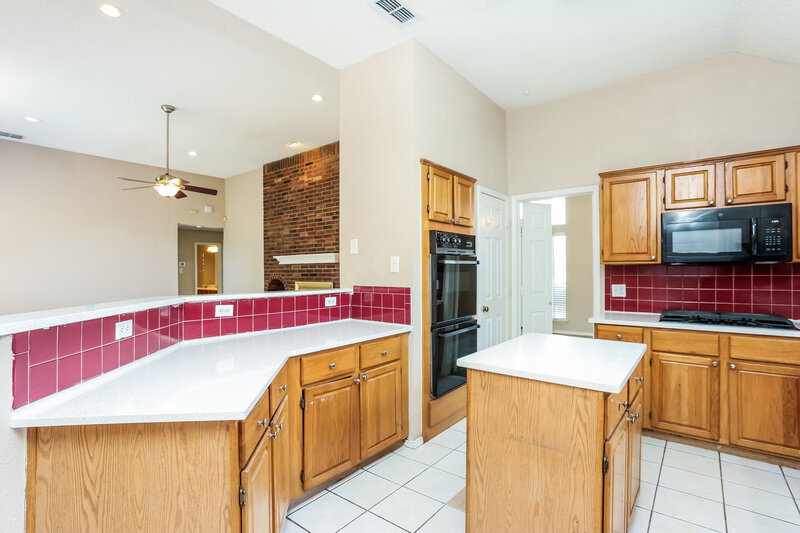 2,205/Mo, 7401 Glenstone St Rowlett, TX 75089 Kitchen View 2