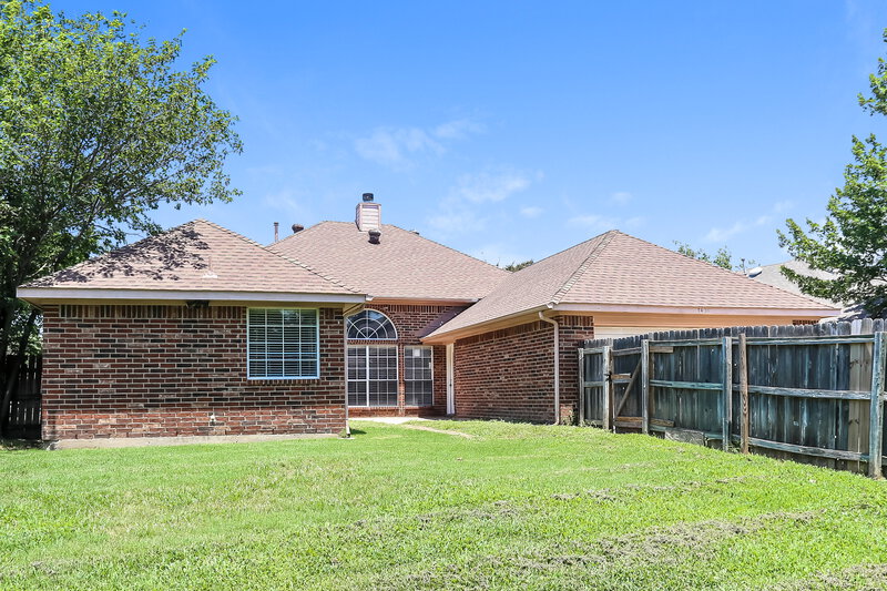 2,205/Mo, 7401 Glenstone St Rowlett, TX 75089 Rear View