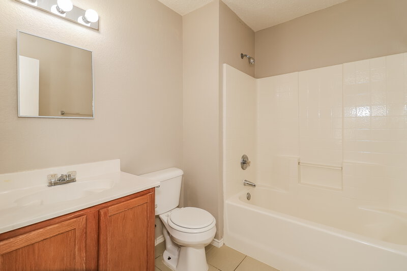 2,670/Mo, 5112 Royal Burgess Dr Fort Worth, TX 76135 Main Bathroom View