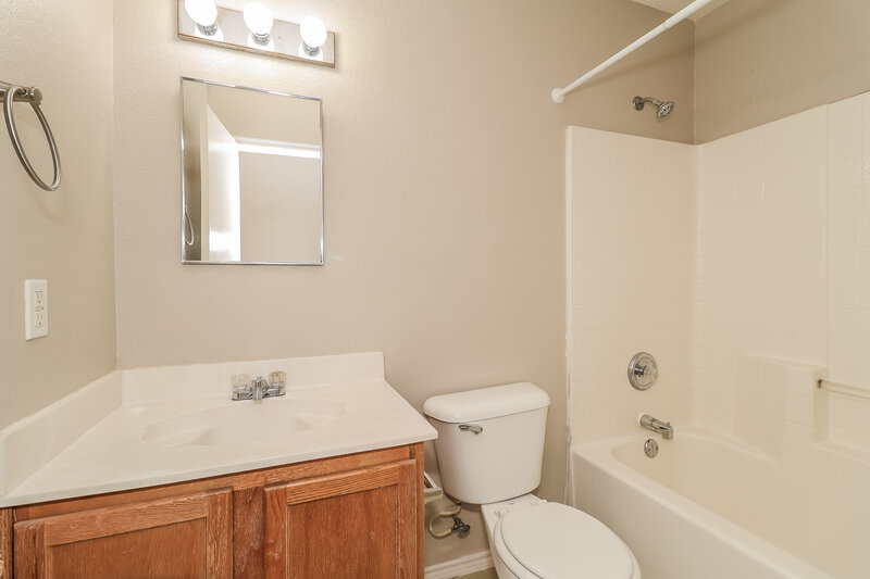 2,670/Mo, 5112 Royal Burgess Dr Fort Worth, TX 76135 Bathroom View