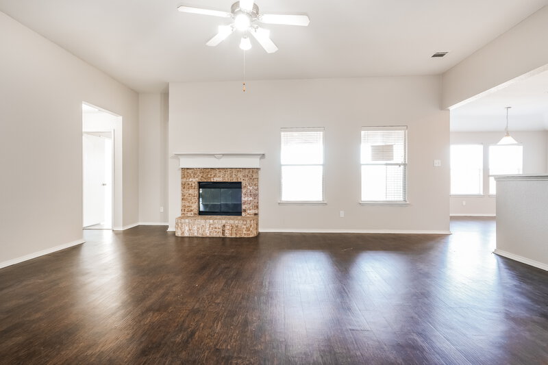 2,690/Mo, 1621 Millbrook Dr Midlothian, TX 76065 Living Room View 2