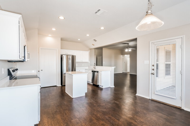 2,690/Mo, 1621 Millbrook Dr Midlothian, TX 76065 Kitchen View 2