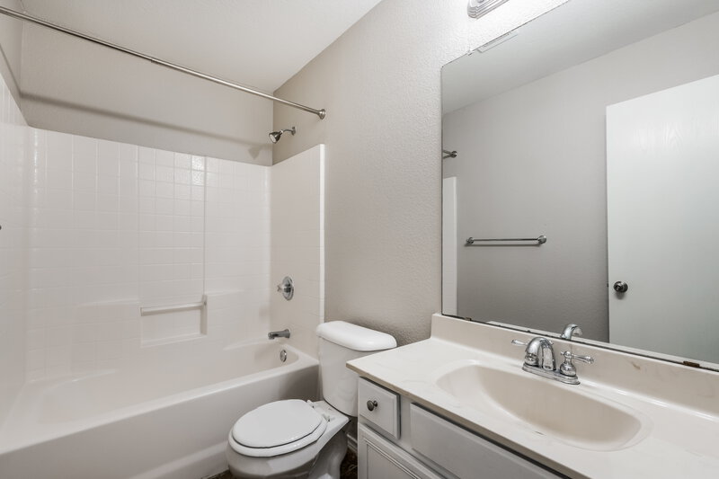 2,690/Mo, 1621 Millbrook Dr Midlothian, TX 76065 Bathroom View