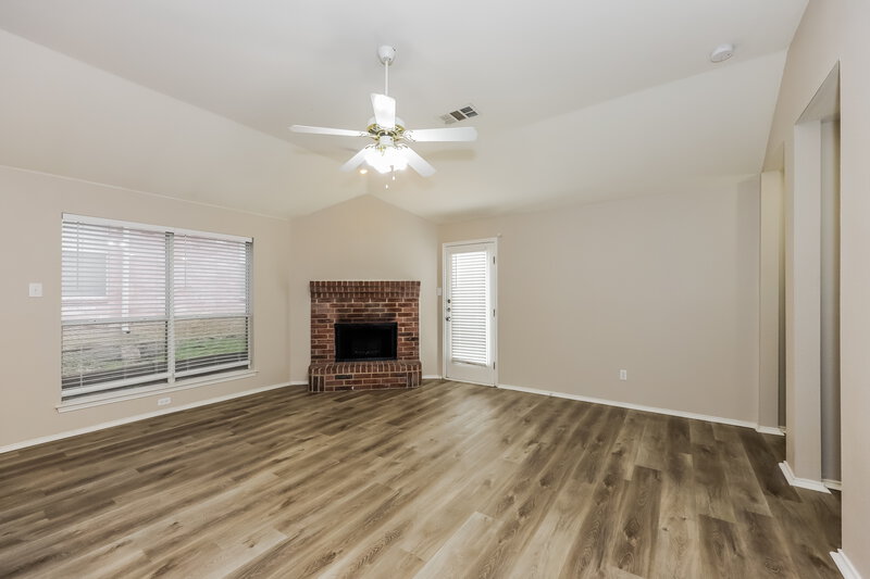 2,630/Mo, 5923 Woodoak Dr Dallas, TX 75249 Living Room View