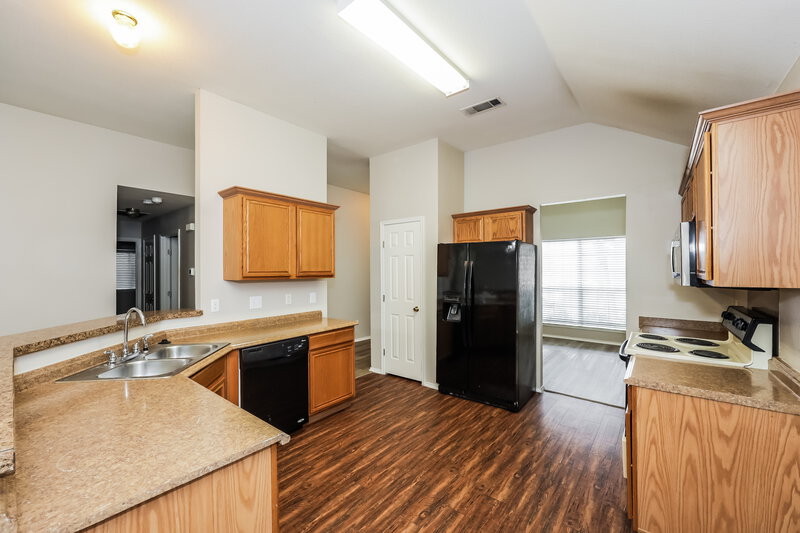 2,630/Mo, 5923 Woodoak Dr Dallas, TX 75249 Kitchen View