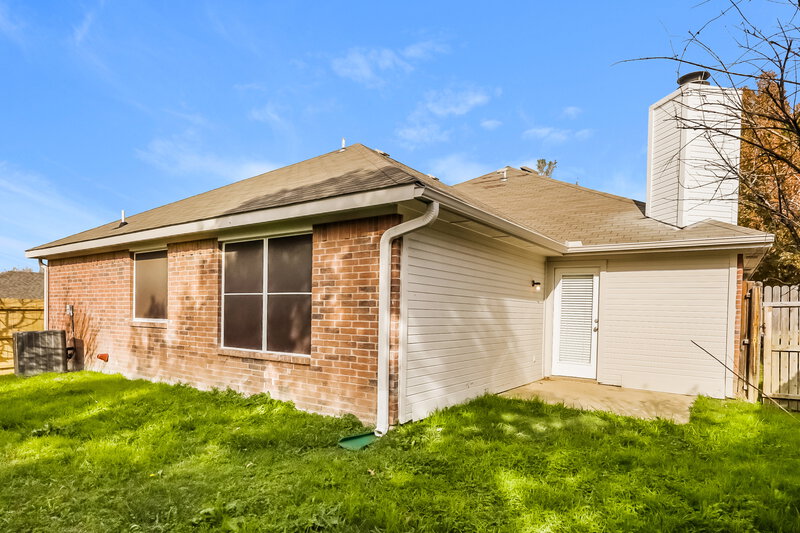 2,630/Mo, 5923 Woodoak Dr Dallas, TX 75249 Rear View