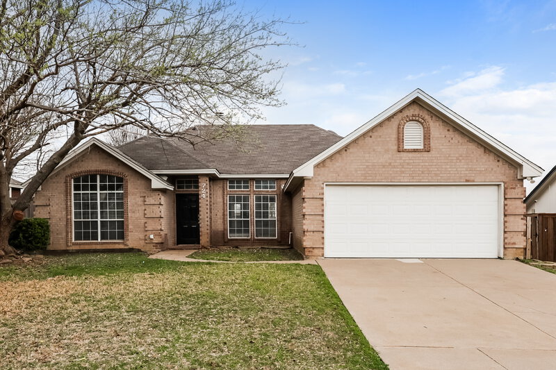 1,915/Mo, 724 Nicole Dr Burleson, TX 76028 External View