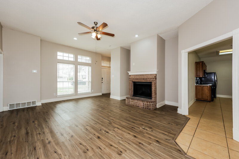 1,915/Mo, 724 Nicole Dr Burleson, TX 76028 Living Room View