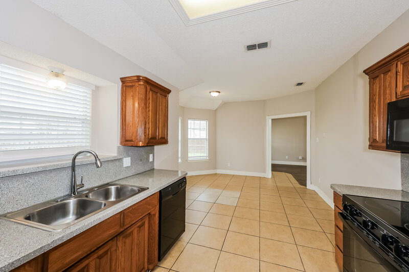 1,915/Mo, 724 Nicole Dr Burleson, TX 76028 Kitchen View