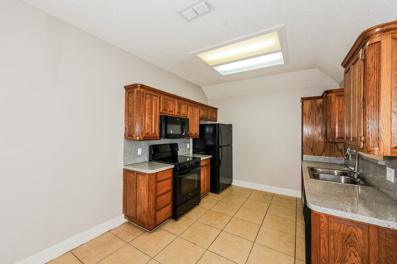 1,915/Mo, 724 Nicole Dr Burleson, TX 76028 Kitchen View 2