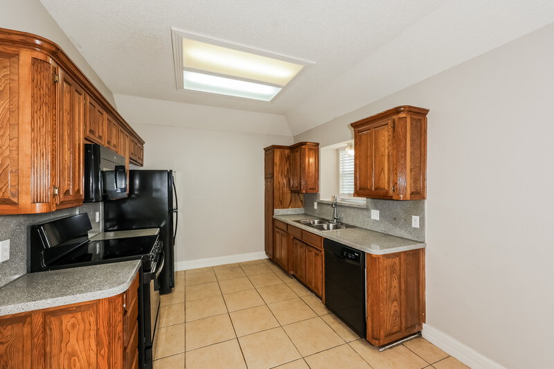 1,915/Mo, 724 Nicole Dr Burleson, TX 76028 Kitchen View 3
