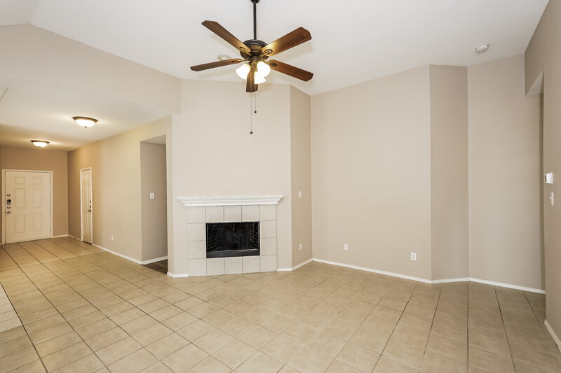 2,060/Mo, 2015 Preston Trl Forney, TX 75126 Living Room View 2
