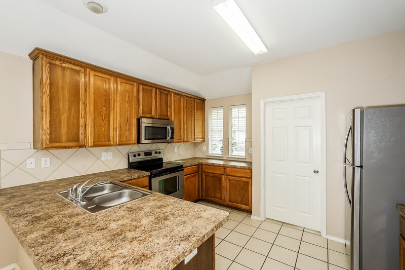 2,060/Mo, 2015 Preston Trl Forney, TX 75126 Kitchen View