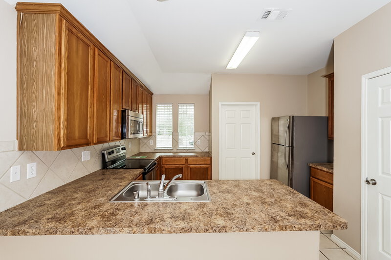 2,060/Mo, 2015 Preston Trl Forney, TX 75126 Kitchen View 2