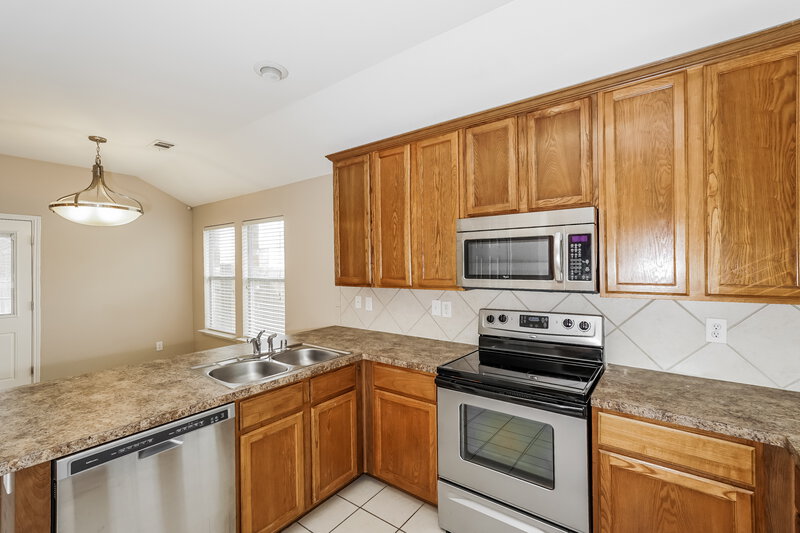 2,060/Mo, 2015 Preston Trl Forney, TX 75126 Kitchen View 3
