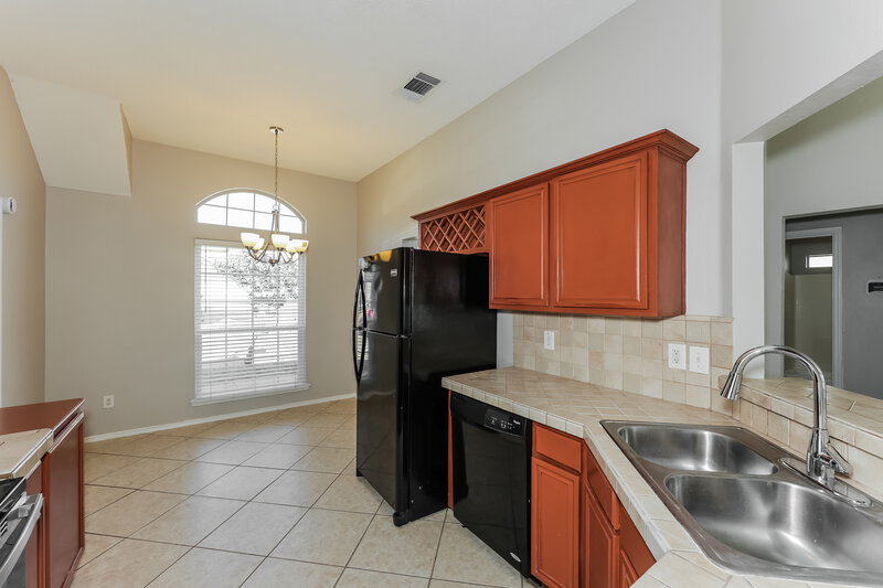 2,170/Mo, 224 W Glen Meadow Dr Glenn Heights, TX 75154 Kitchen View 2