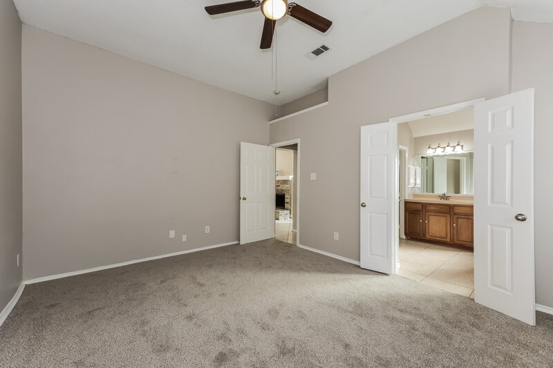 2,170/Mo, 224 W Glen Meadow Dr Glenn Heights, TX 75154 Main Bedroom View 2