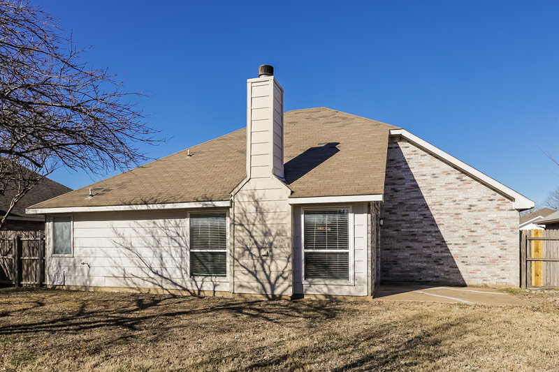 2,170/Mo, 224 W Glen Meadow Dr Glenn Heights, TX 75154 Rear View